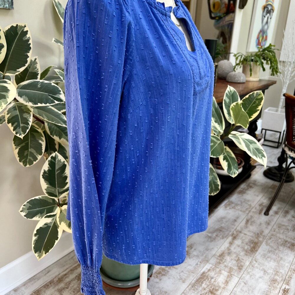 PRICE IS FIRM!  Beautiful Talbots Blue V-Neck Top/Blouse - Picture 4 of 11